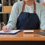 Entrepreneur gère une boutique en ligne WordPress avec WooCommerce